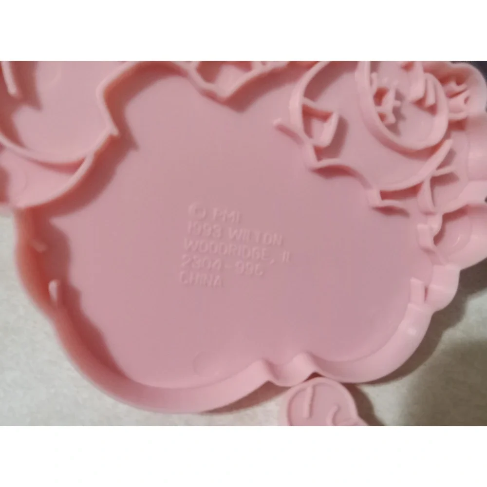 Vintage Lot of 8 Precious Moments Wilton plastic Cookie Cutters / 1993